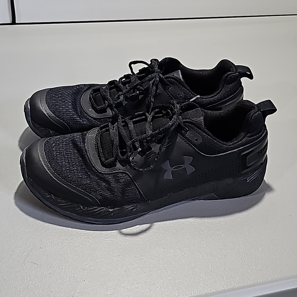 Under armour black size 10.5 athletic shoes